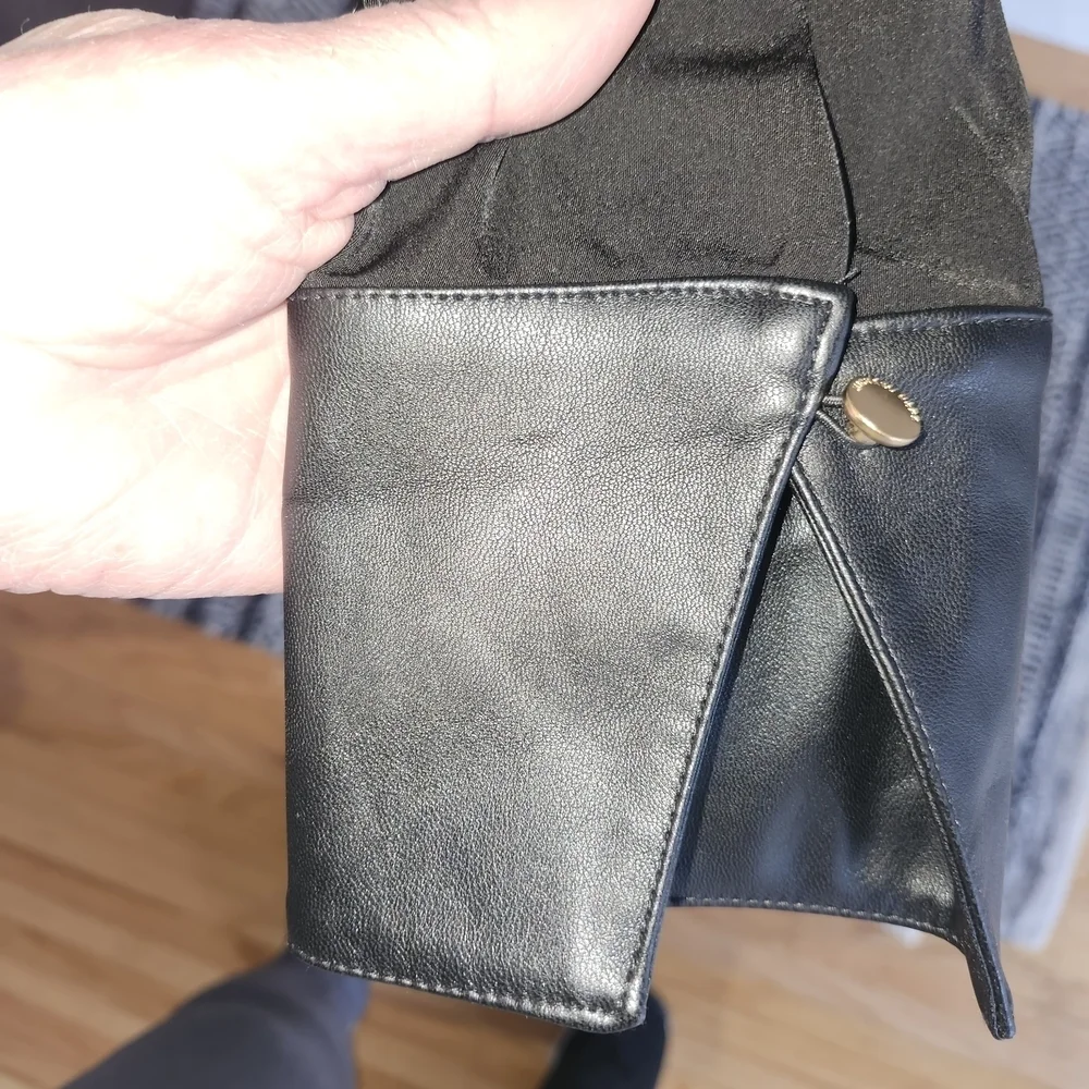 NWT GORGEOUS MICHAEL KORS  Black Long Sleeve Blouse with Leather Trim